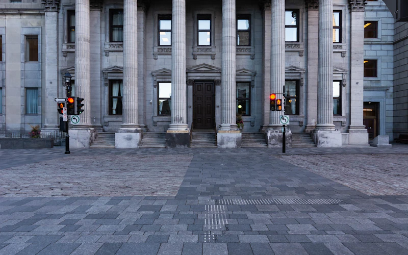 銀行警備 - 銀行・金融機関警備の実務｜ATM・現金輸送・機械警備の全体像